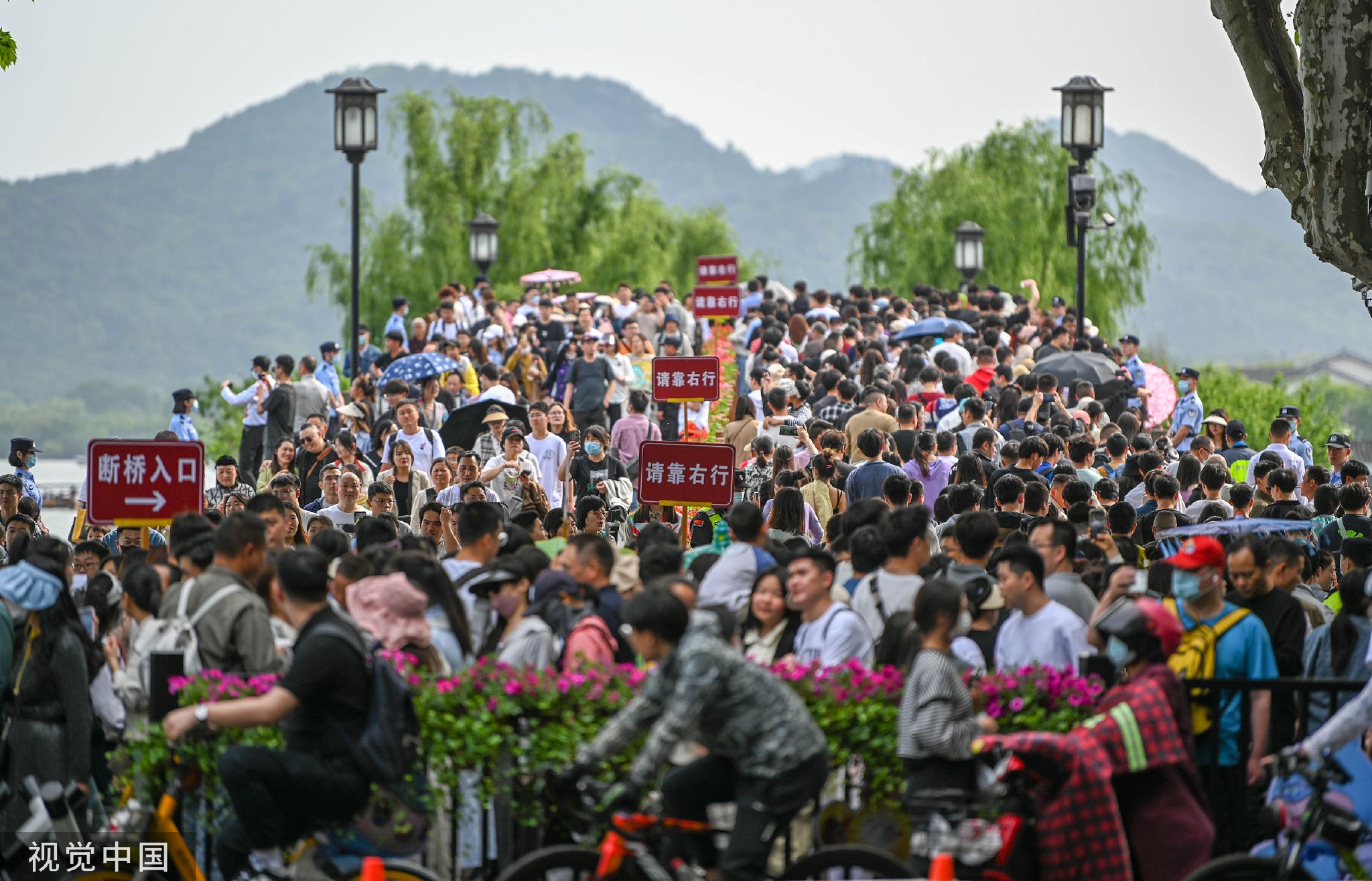 五一各景区人流爆棚，旅游热潮席卷全国