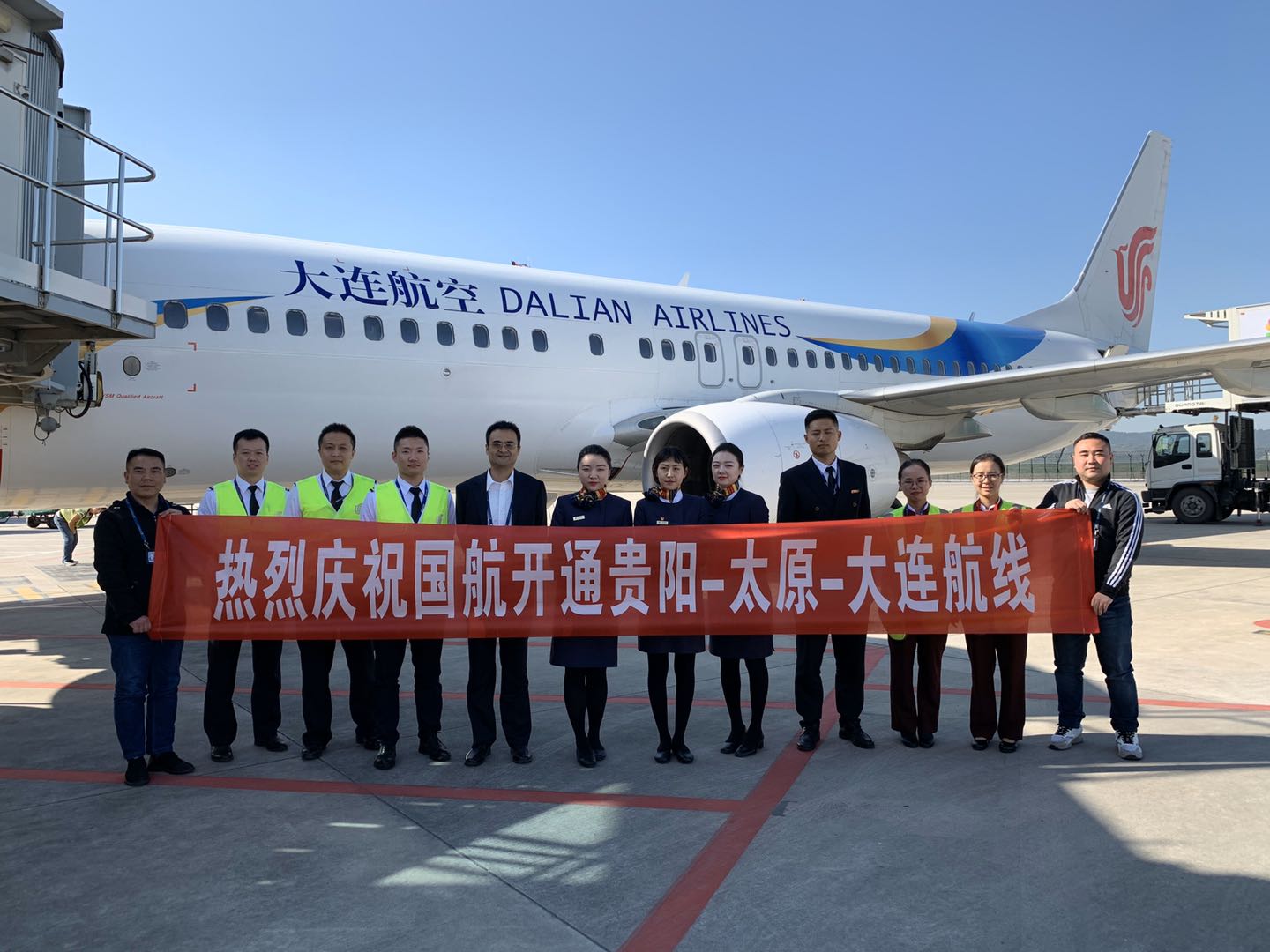 大连飞贵阳航班备降三次耗时十五小时，穿越风云的漫长旅程