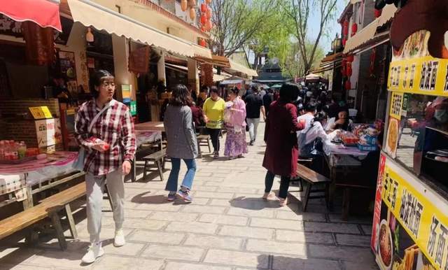 多个景区拥挤程度堪比超市发鸡蛋现象的背后