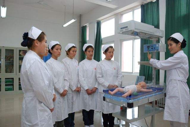协和4＋4培养出的董医生，医术精湛，引领医疗新时代