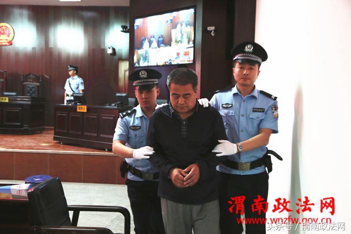 西安现条状不明飞行物，目击者眼中的龙影