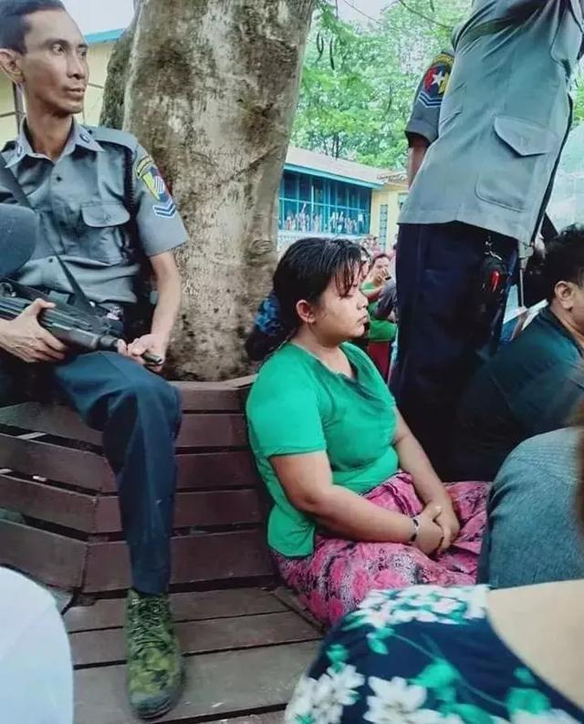 男子当街殴打女子事件曝光，官方揭示背后真相——夫妻矛盾引发关注