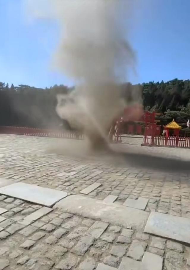 五台山现尘卷风奇观，自然之美惊艳世人