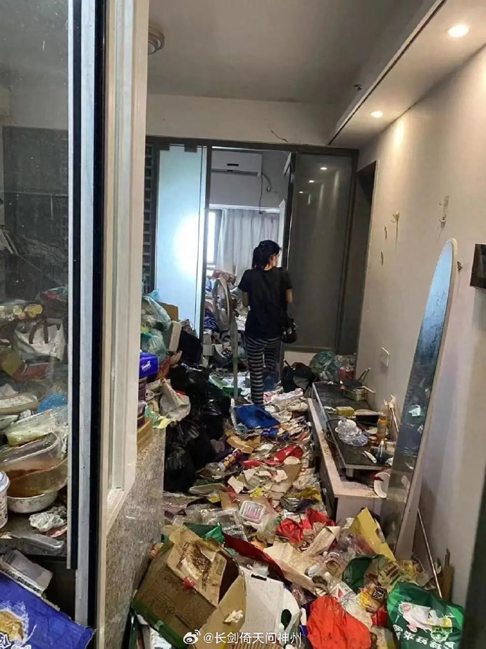 女租客欠租后失联，40平公寓变垃圾场
