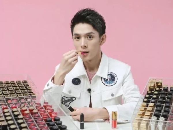 李佳琦回应妈妈带货，她正是拼的年纪