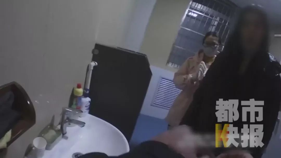 报警称想进去蹲两天，背后的故事与思考