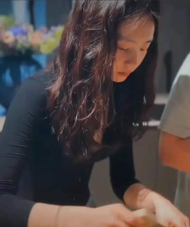 偶遇19岁黄多多上课，青春的光辉与教育的力量