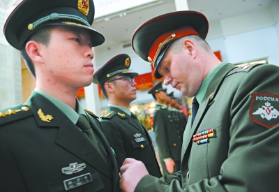 中国三军仪仗队用俄语高唱苏联歌曲，跨越时空的荣耀与情怀