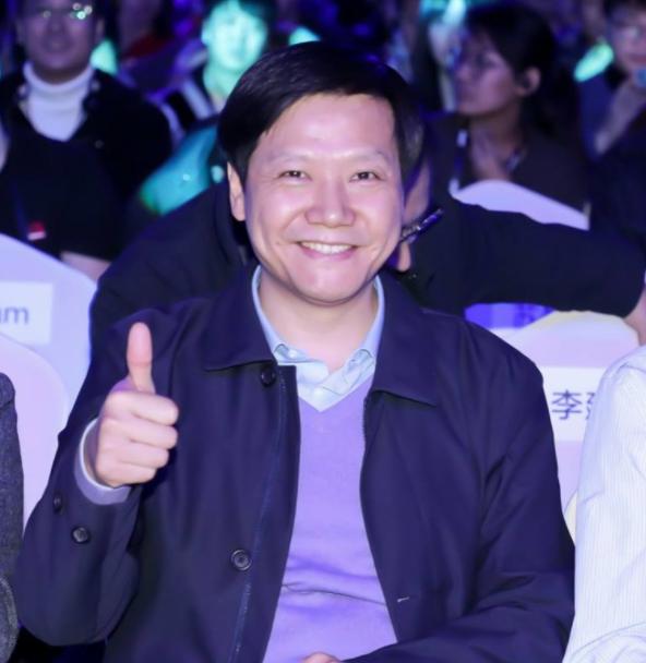 雷军突然公布喜讯，揭秘商业巨头背后的故事