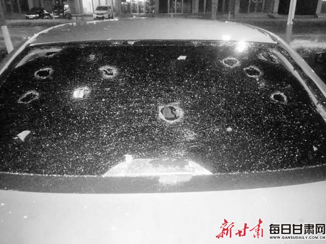 西安冰雹致百车被砸，灾难现场与应对之策
