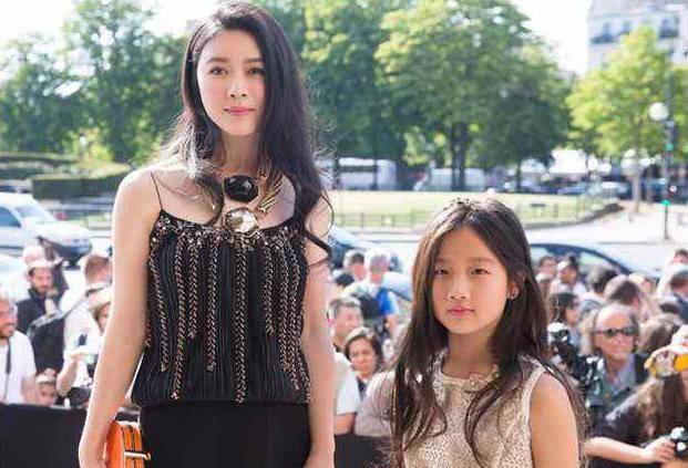 一线女星被曝国外有私生子，深度解读与反思
