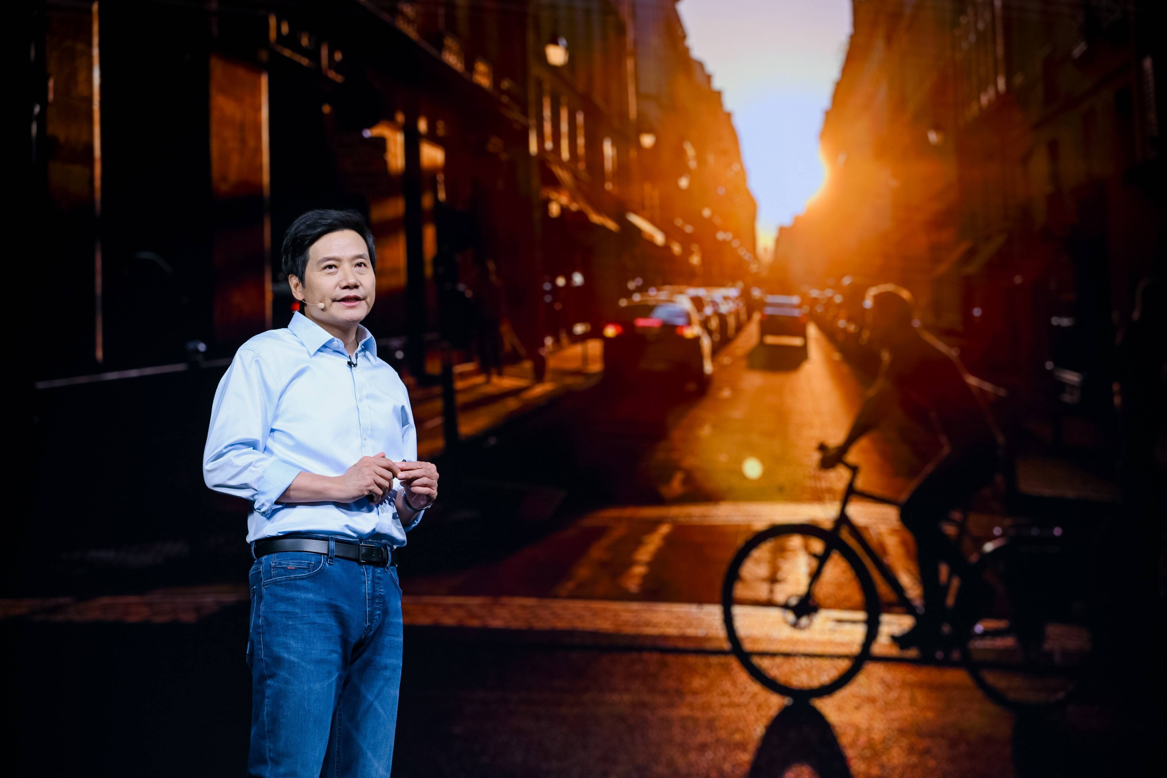 雷军，过去一个月，我在艰难中前行