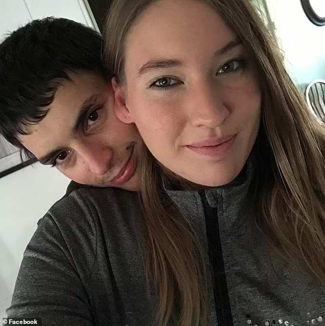震惊！美国女子趁男友熟睡之际开枪爆头
