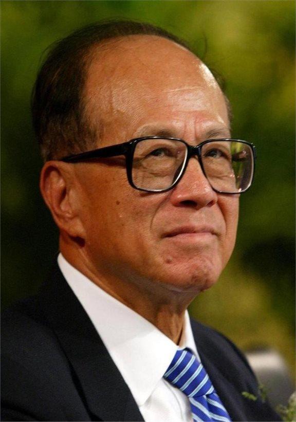 李嘉诚罕见露面，神秘微笑面对岁月波澜——关于港口交易的静默谜团