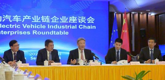 外交部罕见周末开会，就关税问题发出强烈信号
