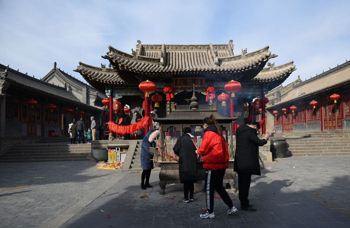 寺庙上香是否需要费用，解读与探讨