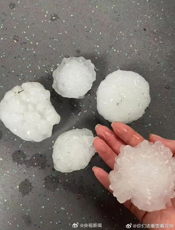 北京冰雹奇观，大如鸭蛋的冰雹席卷京城
