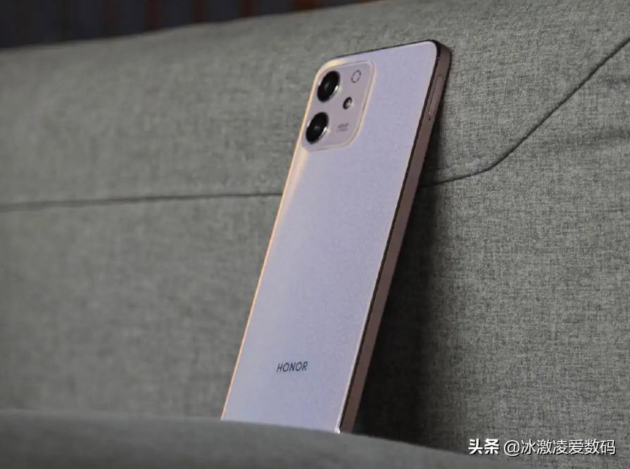 荣耀，走向亲民路线的步伐坚定吗？