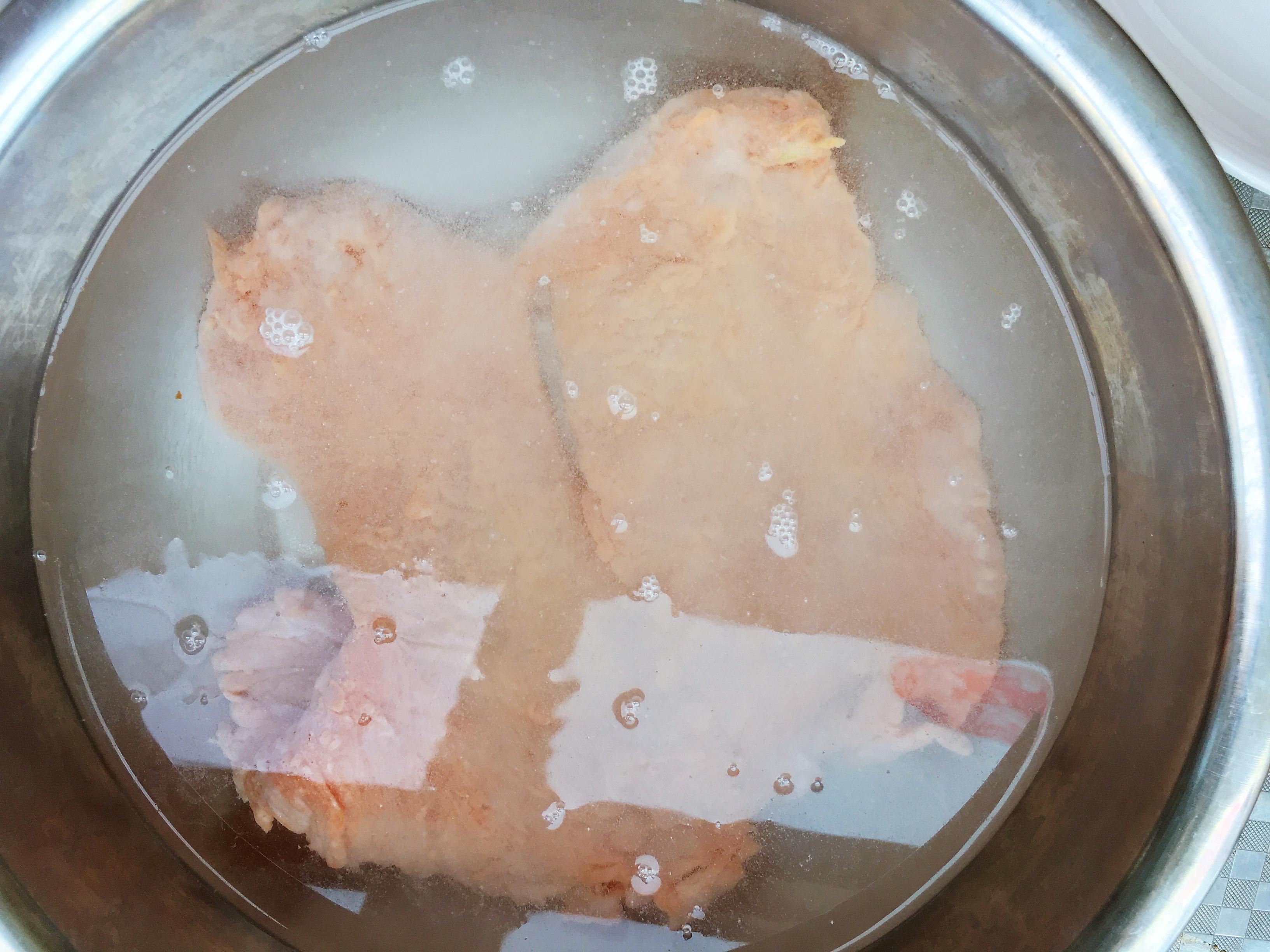 曝正新鸡排鸡腿生蛆事件，当地市监局回应