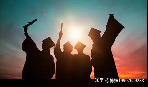 儿子考36分，回家给妈妈下跪磕头，背后的故事引人深思