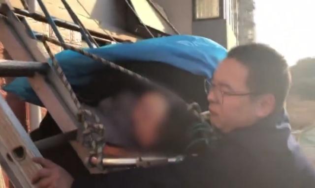 女子坠楼男子痛哭，爱与痛的交织
