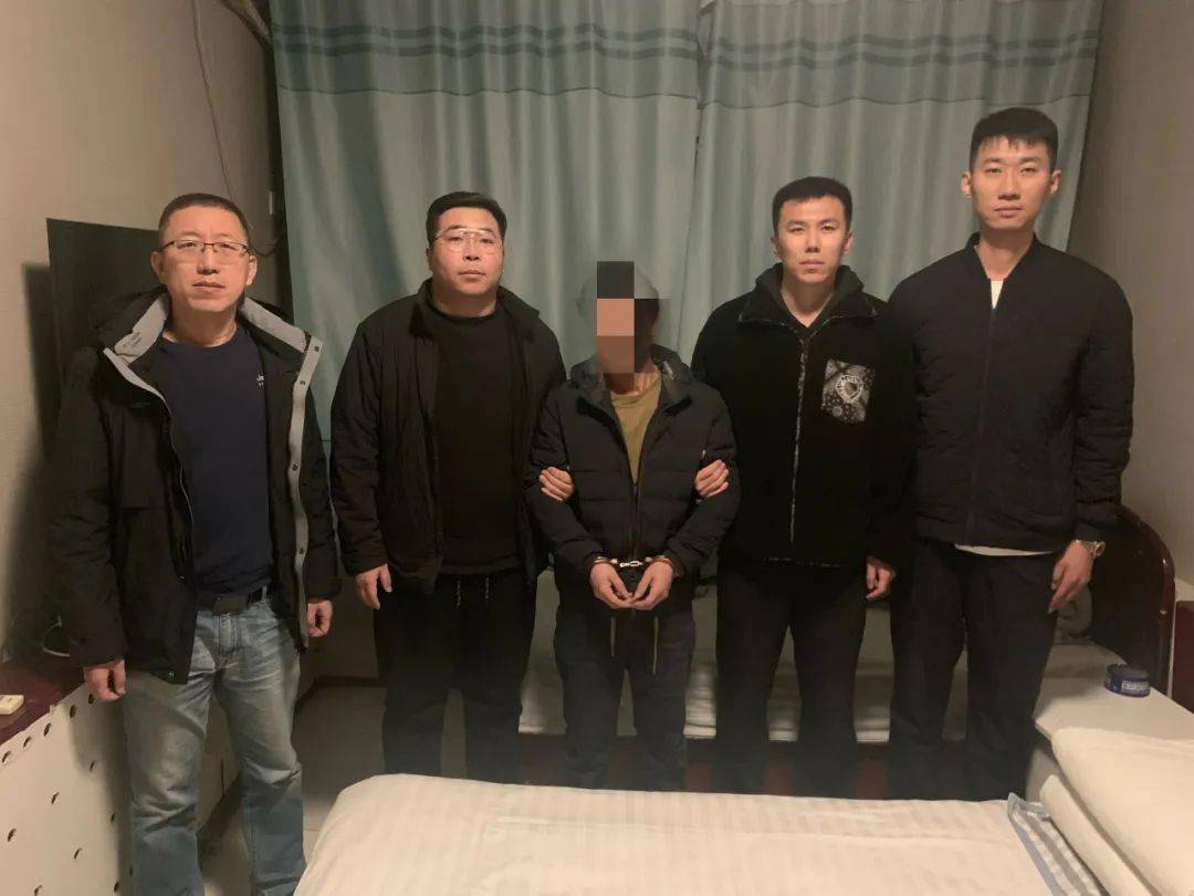 鞍山命案嫌犯潜逃22年，靠打游戏为生，正义终究追至