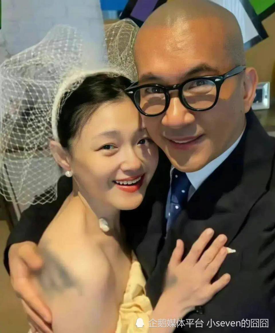 具俊晔金宝山看望大S意外被偶遇，网友热议纷纷