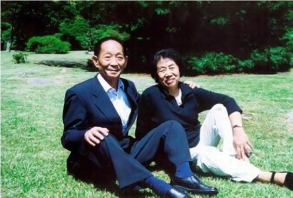 袁隆平夫人个人简历，一位令人敬佩的女性