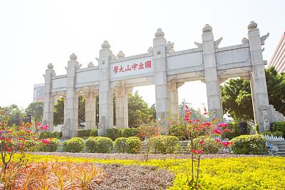 武大的校门，历史、文化与时代的交汇点