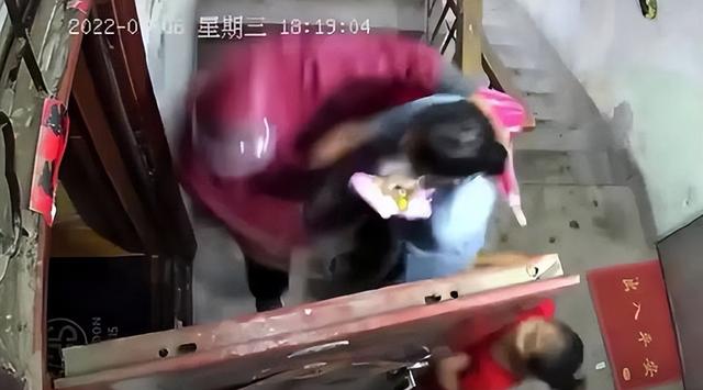 女子强拽小孩被刑拘事件深度解析