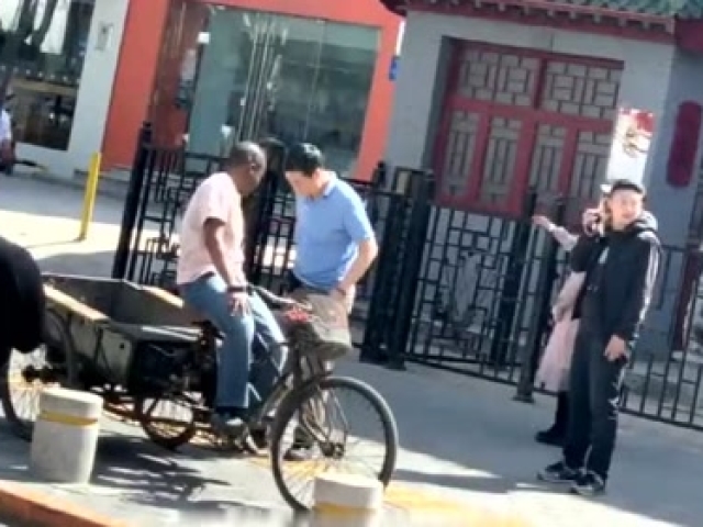 张嘉译又骑上三轮车了——探寻演员与生活的多元魅力