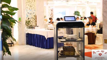 酒店送餐机器人的费用解析