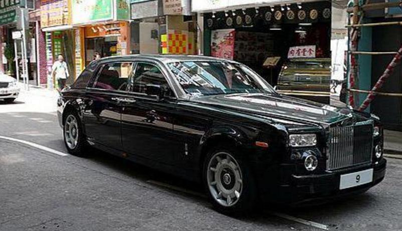 香港富豪5分钟订走三台百万级豪车，速度与金钱的交汇