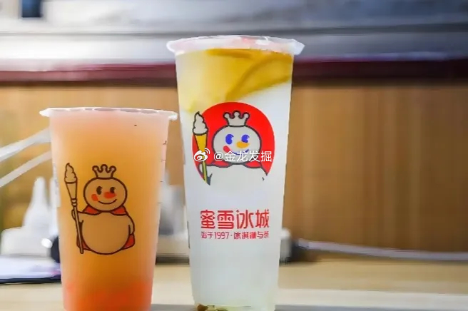蜜雪冰城爆单女店员忙到崩溃落泪