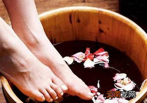 用花椒泡脚险晕厥，你真的了解泡脚吗？