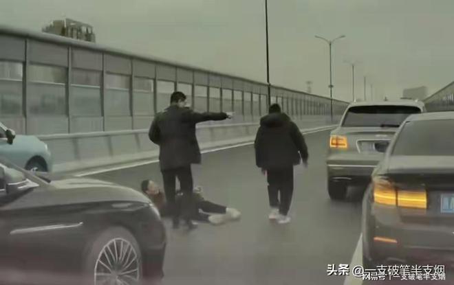 男子捡车屁股全网寻主，车主回应——一段奇特的寻物启事之旅