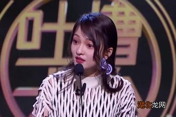 张韶涵遇突发状况，话筒秒换展现应变能力