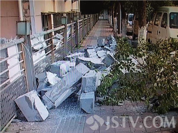 围墙倒塌事故，深度解析与反思