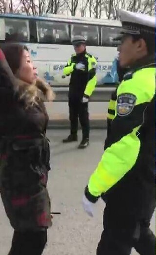 女子举报交警丈夫弃子事件引发社会热议——警方通报解析