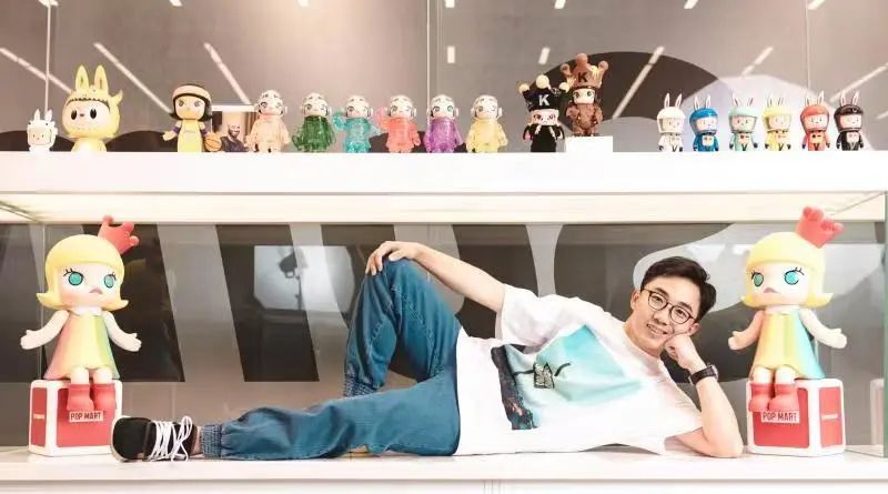 揭秘泡泡玛特老板的背景，他是哪里人？