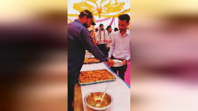 印度富豪吃饭视频，揭示奢华背后的故事