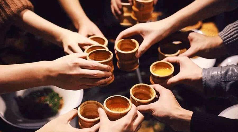 领导干部聚餐喝酒，理性看待与正确引导