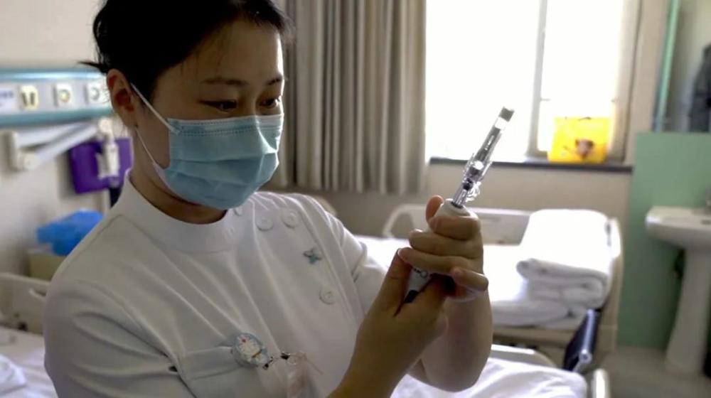 护士遭遇注射器刺伤，职业风险与应对策略